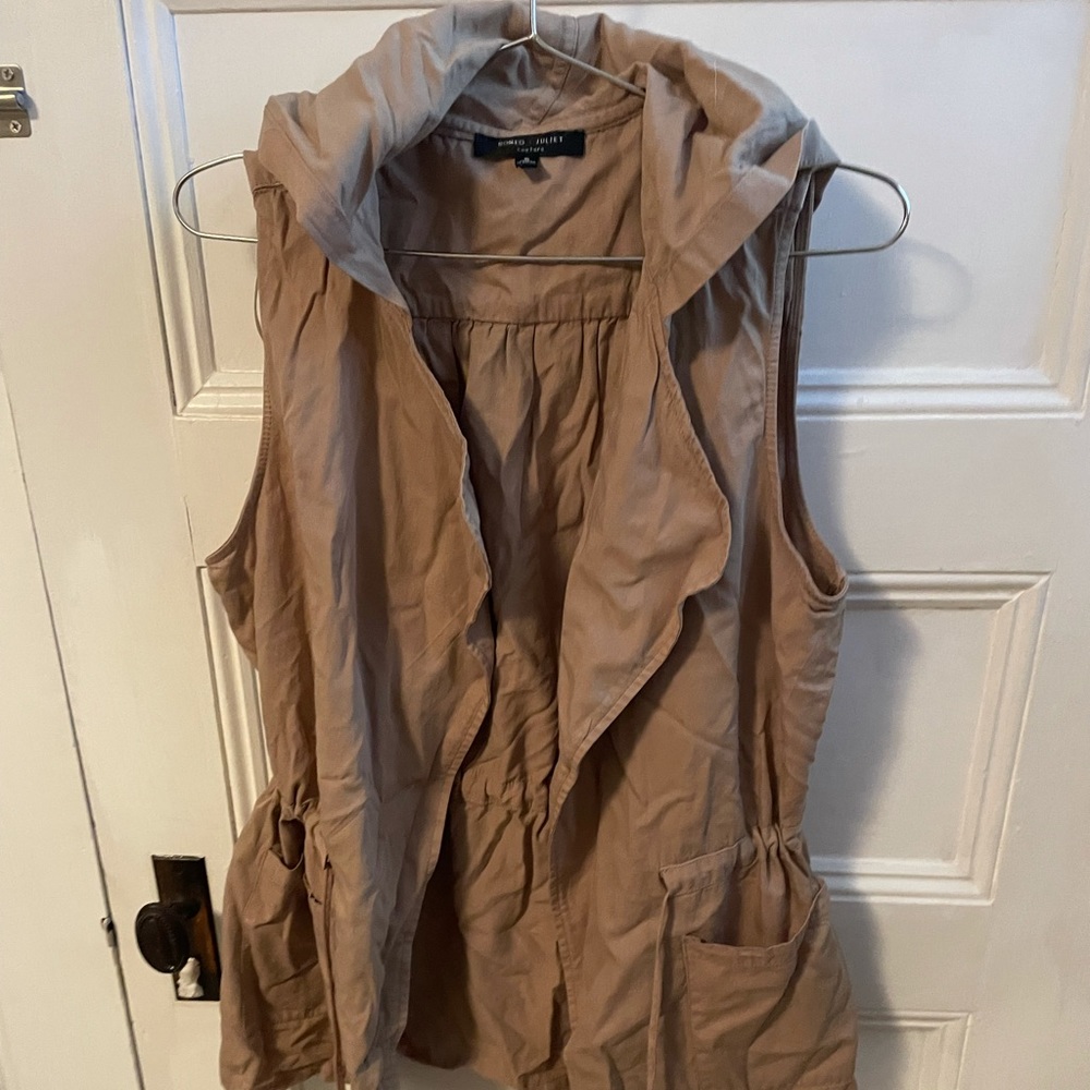 Hooded khaki vest